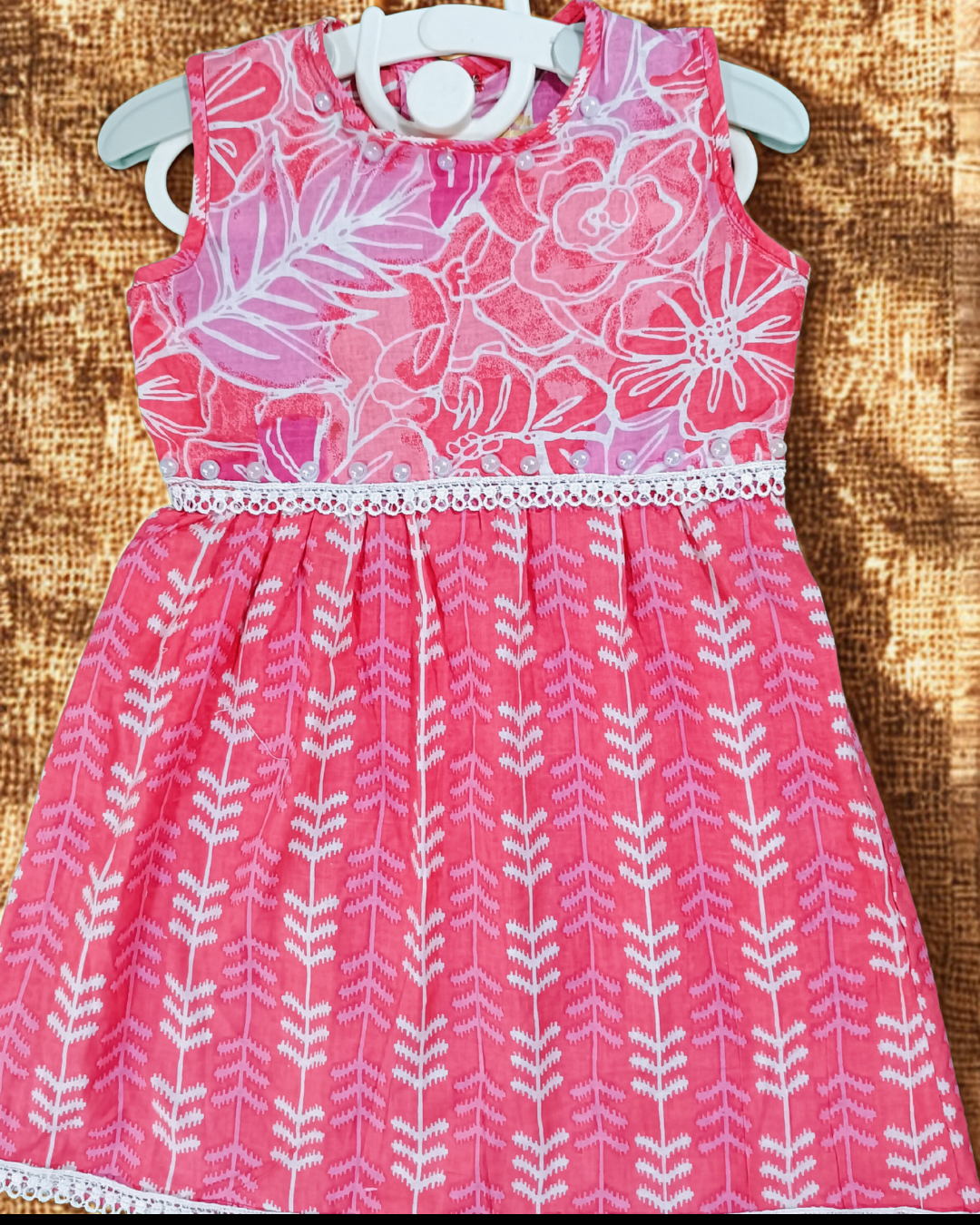 Sigoor Fashion Soft Cotton Baby Girl Frock Pink Dual Print Sleeveless Lace & Pearl Detail – Daily Wear Dress (1–2 Years)